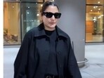 Anushka Sharma was recently clicked in Mumbai airport after returning from London. Anushka Sharma was recently clicked in Mumbai airport after returning from London.