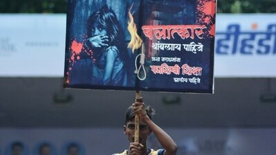 Thane, India - August 27, 2024: Govinda is seen holding a placard calling for death sentence for the accused in the Badlapur girls sexual assault case at the Dahi Handi festival in Thane at Sanskruti yuva Pratishan Dahihandi vartak nager in Thane. ( Praful Gangurde /HT Photo )