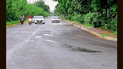 Ludhiana residents say potholes have started appearing on the road (Manish/HT )