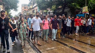 Protesting junior doctors march towards Lalbazar police headquarters after they were allowed to meet Police Commissioner Vineet Goyal on September 3. (PTI) Protesting junior doctors march towards Lalbazar police headquarters after they were allowed to meet Police Commissioner Vineet Goyal on September 3. (PTI)