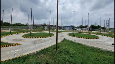 The DL issuance process was outsourced to a private agencies since August 1 and the test venue shifted to Dadri and Bisada in Greater Noida, which is about 40km from Noida. (HT Photo) The DL issuance process was outsourced to a private agencies since August 1 and the test venue shifted to Dadri and Bisada in Greater Noida, which is about 40km from Noida. (HT Photo)