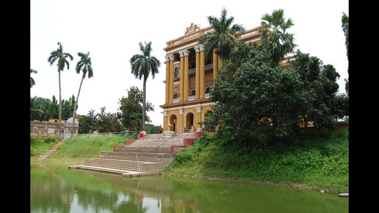 A stately home in West Bengal, the sort of mansion that ‘Carnival’s’ protagonist, Rajaram Deb, inhabited. (Shutterstock)