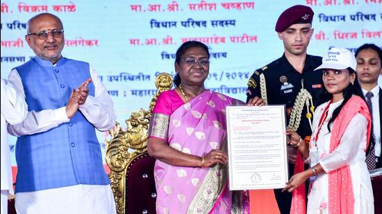 Udgir, Sept 04 (ANI): President Droupadi Murmu during the programme where she addressed the beneficiaries of ‘Shasan Aplya Dari’ and ‘Mukhyamantri Majhi Ladki Bahin Yojna’ of the Government of Maharashtra , in Udgir on Wednesday. Maharashtra Governor C. P. Radhakrishnan is also seen. (ANI Photo) (President of India-X)
