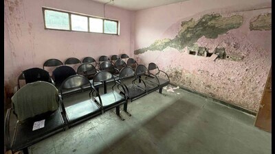 A view of poor conditions of waiting rooms at bus stand in Ludhiana a on Thursday. (Gurpreet Singh/HT) A view of poor conditions of waiting rooms at bus stand in Ludhiana a on Thursday. (Gurpreet Singh/HT)