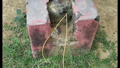 Exposed wires at the Arvindo Park. (HT) Exposed wires at the Arvindo Park. (HT)