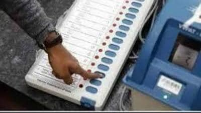 He also informed that 176 proclaimed offenders, 129 bail jumpers and one parole jumpers have been arrested since the poll announcement. (HT File)