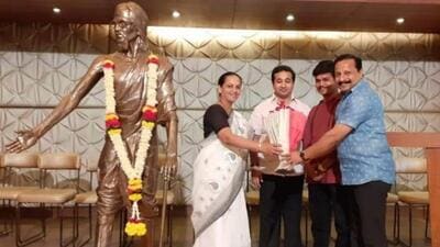 In 2019, he sculpted a statue of Appasaheb Patwardhan at his workshop in Kalyan, which was installed at Kankavli in Sindhudurg district. He was felicitated by BJP MLA Nitesh Rane during the unveiling of the statue In 2019, he sculpted a statue of Appasaheb Patwardhan at his workshop in Kalyan, which was installed at Kankavli in Sindhudurg district. He was felicitated by BJP MLA Nitesh Rane during the unveiling of the statue