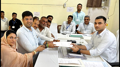 JJP candidate and former deputy CM Dushyant Chautala submitted his nomination from Uchana assembly constituency on Thursday. (Manoj Dhaka/HT) JJP candidate and former deputy CM Dushyant Chautala submitted his nomination from Uchana assembly constituency on Thursday. (Manoj Dhaka/HT)