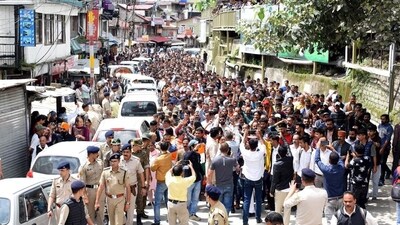People taking out a rally from Sanjauli to Dhalli Tunnel to protest the construction of an illegal mosque at Sanjauli in Shimla on Thursday. (Deepak Sansta/HT) People taking out a rally from Sanjauli to Dhalli Tunnel to protest the construction of an illegal mosque at Sanjauli in Shimla on Thursday. (Deepak Sansta/HT)