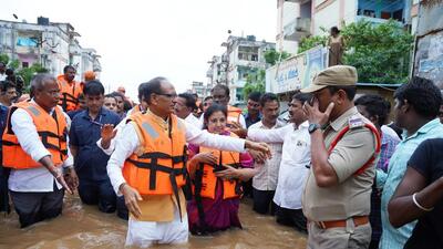 Union minister of rural development Shivraj Singh Chouhan interacts with locals during a visit to flood-affected areas at Jakkampudi on Thursday. (PTI) Union minister of rural development Shivraj Singh Chouhan interacts with locals during a visit to flood-affected areas at Jakkampudi on Thursday. (PTI)