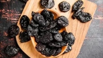 Prunes can decrease the risk of bone fractures and help slow down bone loss. (Unsplash) Prunes can decrease the risk of bone fractures and help slow down bone loss. (Unsplash)