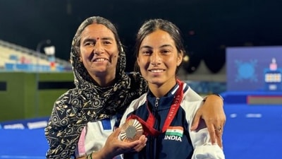 Sheetal Devi poses with her mother. Sheetal Devi poses with her mother.