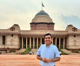 Chef Sanjeev Kapoor at Rashtrapati Bhavan, Delhi (Instagram) Chef Sanjeev Kapoor at Rashtrapati Bhavan, Delhi (Instagram)