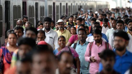 India, the world’s most populous country, has done very well in high-technology exports but performs much below its potential in labour-intensive exports / AFP PHOTO / ARUN SANKAR (AFP)