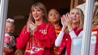 Recording artist Taylor Swift and Brittany Mahomes cheer for the Kansas City Chiefs (USA TODAY Sports via Reuters Con)