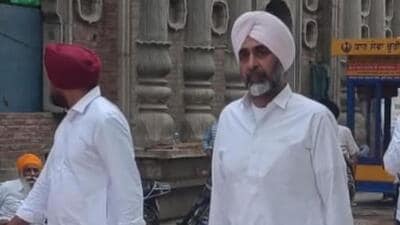 Former SAD minister Manpreet Singh Badal paying obeisance at Akal Takht on Friday. (HT Photo)
