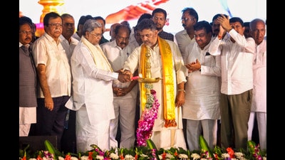 Karnataka chief minister Siddaramaiah and deputy CM DK Shivakumar inaugurate the first phase of the Yettinahole project at Hebbanahalli in Hassan district on Friday. (PTI) Karnataka chief minister Siddaramaiah and deputy CM DK Shivakumar inaugurate the first phase of the Yettinahole project at Hebbanahalli in Hassan district on Friday. (PTI)