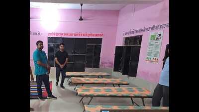 Panchayat Bhawan in Chandpaiya Gram Panchayat which has been converted into a night shelter. (HT Photo) Panchayat Bhawan in Chandpaiya Gram Panchayat which has been converted into a night shelter. (HT Photo)
