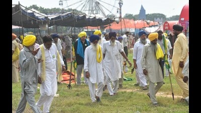 Punjab farmers protesting under the banner of Bharti Kisan Union (Ugrahan) and Punjab Khet Mazdoor Union on Friday ended their five-day agitation in Chandigarh. Punjab farmers protesting under the banner of Bharti Kisan Union (Ugrahan) and Punjab Khet Mazdoor Union on Friday ended their five-day agitation in Chandigarh.