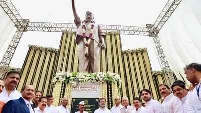 Rahul Gandhi on Thursday said that Prime Minister Narendra Modi should apologise to every person in Maharashtra for the collapse of Chhatrapati Shivaji Maharaj’s statue in Malvan. (HT) Rahul Gandhi on Thursday said that Prime Minister Narendra Modi should apologise to every person in Maharashtra for the collapse of Chhatrapati Shivaji Maharaj’s statue in Malvan. (HT)