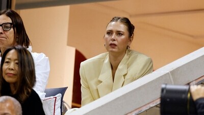 US Open 2024: Maria Sharapova (C) watches Belarus's Aryna Sabalenka play against USA's Emma Navarro. (AFP) US Open 2024: Maria Sharapova (C) watches Belarus's Aryna Sabalenka play against USA's Emma Navarro. (AFP)