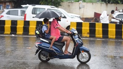 Despite the rain, students are heading to school on Sector-10 road in Gurugram. The intensity of the rain is expected to decrease over the weekend, according to IMD officials, who noted that the rains have intensified due to a monsoon trough near Delhi-NCR. (Parveen Kumar/HT Photo) Despite the rain, students are heading to school on Sector-10 road in Gurugram. The intensity of the rain is expected to decrease over the weekend, according to IMD officials, who noted that the rains have intensified due to a monsoon trough near Delhi-NCR. (Parveen Kumar/HT Photo)