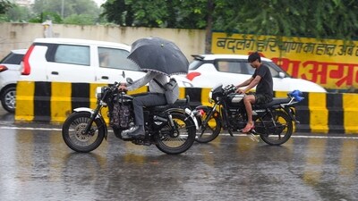 Commuters travelling on Gurugram roads amid the rain said that waterlogging is a persistent issue every monsoon. GMDA and MCG teams focused on critical waterlogged areas, but the heavy rainfall overwhelmed their efforts. (Parveen Kumar/HT Photo) Commuters travelling on Gurugram roads amid the rain said that waterlogging is a persistent issue every monsoon. GMDA and MCG teams focused on critical waterlogged areas, but the heavy rainfall overwhelmed their efforts. (Parveen Kumar/HT Photo)