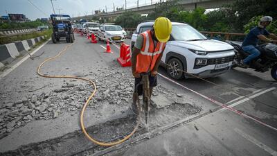 Work will be done on both lanes, one after the other, keeping one of them open to motorists. (Sanchit Khanna/HT Photo)