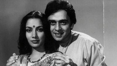 Have you watched Sweekar Kiya Maine? The 1983 film featured Shabana Azmi with Vinod Mehra and told the story of Gopika and Kishan. After they get married, she learns that her husband is a widower and has a child. She leaves him but later returns. Have you watched Sweekar Kiya Maine? The 1983 film featured Shabana Azmi with Vinod Mehra and told the story of Gopika and Kishan. After they get married, she learns that her husband is a widower and has a child. She leaves him but later returns.