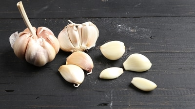 Beauty influencers are chomping on garlic or gently patting them on their pimples, claiming miraculous results. Beauty influencers are chomping on garlic or gently patting them on their pimples, claiming miraculous results.