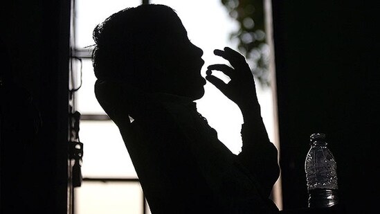 A patient suffering from Tuberculosis takes his medicines. (HT File Photo)