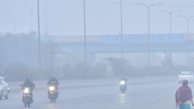 The study highlights severe health risks and calls for updated air quality standards and enhanced monitoring systems. (Photo by Sakib Ali /Hindustan Times)