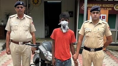 According to police, the 21-year-old has a history of drug addiction and has also been arrested for several snatching cases. (HT Photo)