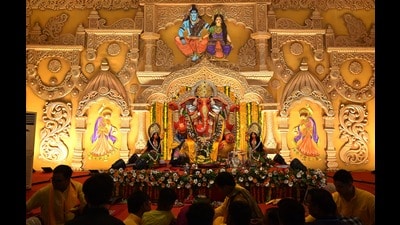 Ganesh Chaturthi being celebrated at Jhulelal Ghat in Lucknow on Saturday (Mushtaq Ali/HT) Ganesh Chaturthi being celebrated at Jhulelal Ghat in Lucknow on Saturday (Mushtaq Ali/HT)