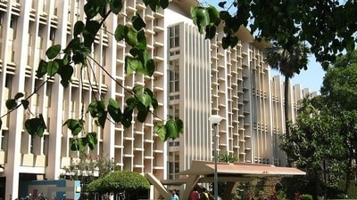 IIT Bombay (Arne Hückelheim / Wikimedia Commons) IIT Bombay (Arne Hückelheim / Wikimedia Commons)