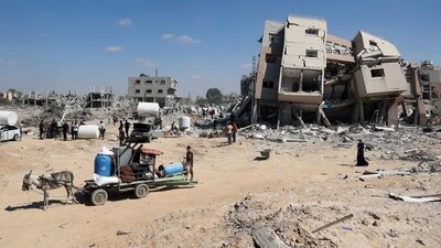 Palestinians who retuned briefly to eastern Deir al-Balah in the central Gaza Strip to check on property, carry away some items they were able to salvage amid the devastation. (AFP) Palestinians who retuned briefly to eastern Deir al-Balah in the central Gaza Strip to check on property, carry away some items they were able to salvage amid the devastation. (AFP)
