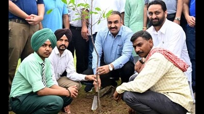 MC commissioner Sandeep Rishi with others during the plantation drive under the 'Ek Ped Maa Ke Naam' campaign at Nehru Rose Garden in Ludhiana on Saturday, September 07, 2024. (HT Photo) MC commissioner Sandeep Rishi with others during the plantation drive under the 'Ek Ped Maa Ke Naam' campaign at Nehru Rose Garden in Ludhiana on Saturday, September 07, 2024. (HT Photo)