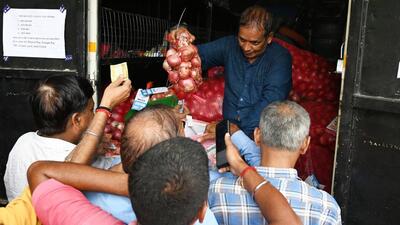 National Cooperative Consumer Federation (NCCF) and National Agricultural Cooperative Marketing Federation of India Ltd. (NAFED) set up a stall outside Krishi Bhawan to sell onions at  ₹35 per kg. (Vipin Kumar/HT)