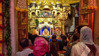 Devotees participated in 'aarti' at Siddhivinayak temple in Mumbai as part of Ganesh Chaturthi celebrations on Saturday. (PTI) Devotees participated in 'aarti' at Siddhivinayak temple in Mumbai as part of Ganesh Chaturthi celebrations on Saturday. (PTI)