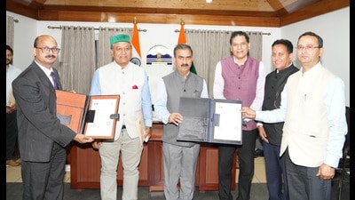 While 288 people have lost their lives during the monsoon season, including 23 deaths due to cloudbursts, and 8 deaths because of flashfloods, over 500 people lost their lives due to last year’s monsoon mayhem in the state. (HT Photo) While 288 people have lost their lives during the monsoon season, including 23 deaths due to cloudbursts, and 8 deaths because of flashfloods, over 500 people lost their lives due to last year’s monsoon mayhem in the state. (HT Photo)