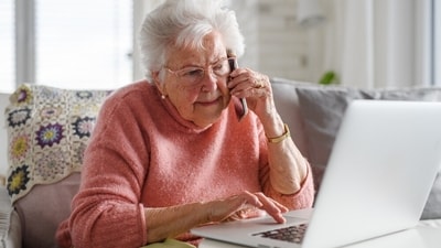 Scammers often trick older people into giving away sensitive financial details. High financial vulnerability is an early sign of Alzheimer's disease. (Shutterstock) Scammers often trick older people into giving away sensitive financial details. High financial vulnerability is an early sign of Alzheimer's disease. (Shutterstock)