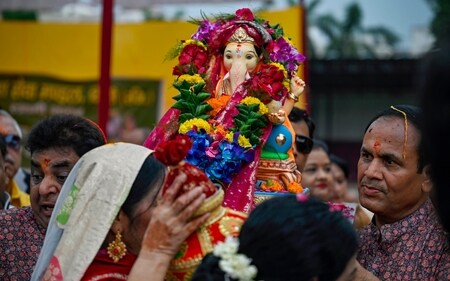 New Delhi, India - Sept. 7, 2024: Devotees carry Lord Ganesha idols on the occasion of Ganesh Chaturthi in Lovely Public Senior Secondary School, Laxmi Nagar in New Delhi, India, on Saturday, September 7, 2024. Ganesh Chaturthi is celebrated across the country to mark the birth of the god associated with wisdom and an auspicious beginning (Photo by RAJ K RAJ / Hindustan Times) (RAJ K RAJ /HT PHOTO) New Delhi, India - Sept. 7, 2024: Devotees carry Lord Ganesha idols on the occasion of Ganesh Chaturthi in Lovely Public Senior Secondary School, Laxmi Nagar in New Delhi, India, on Saturday, September 7, 2024. Ganesh Chaturthi is celebrated across the country to mark the birth of the god associated with wisdom and an auspicious beginning (Photo by RAJ K RAJ / Hindustan Times) (RAJ K RAJ /HT PHOTO)