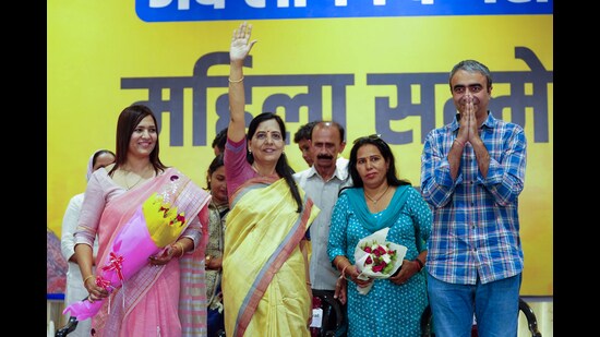 Delhi chief minister Arvind Kejriwal's wife Sunita Kejriwal waves to supporters during the Women's Conference for the upcoming Haryana assembly polls, in Bhiwani on Saturday. State Senior Aam Aadmi Party (AAP) vice-president Anurag Dhanda also seen. (AAP-X)