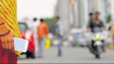 A 37-year-old factory worker, Ashu Yadav, was dragged for about 500 meters by bike-borne snatchers on Saturday night while he was walking back home. (HT File) A 37-year-old factory worker, Ashu Yadav, was dragged for about 500 meters by bike-borne snatchers on Saturday night while he was walking back home. (HT File)