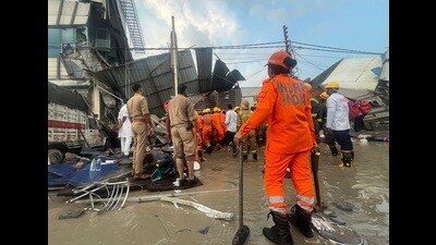 A rescue operation underway in Lucknow’s Transport Nagar on Sunday (HT) A rescue operation underway in Lucknow’s Transport Nagar on Sunday (HT)