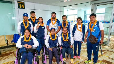 **EDS: IMAGE VIA @Media_SAI ON THURSDAY, SEPT 5, 2024.** New Delhi: First batch of the Indian Paralympics contingent upon their arrival, at the IGI Airport in New Delhi. (PTI Photo)(PTI09_05_2024_000162B) (PTI) **EDS: IMAGE VIA @Media_SAI ON THURSDAY, SEPT 5, 2024.** New Delhi: First batch of the Indian Paralympics contingent upon their arrival, at the IGI Airport in New Delhi. (PTI Photo)(PTI09_05_2024_000162B) (PTI)