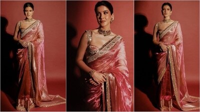 Shanaya Kapoor’s saree exudes elegance with its pink organza fabric adorned with golden borders. Paired with a matching bralette-style blouse and a choker necklace, she looked simply stunning. (Instagram) Shanaya Kapoor’s saree exudes elegance with its pink organza fabric adorned with golden borders. Paired with a matching bralette-style blouse and a choker necklace, she looked simply stunning. (Instagram)