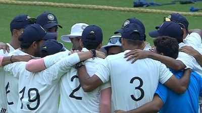 Rishabh Pant (in blue) in India A's huddle (X/BCCIDomestic) Rishabh Pant (in blue) in India A's huddle (X/BCCIDomestic)