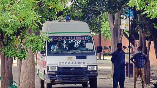 Representative image: A mother had to deliver her baby in an ambulance after a hospital in Mainpuri,Uttar Pradesh, refused admission to her (HT File Photo)
