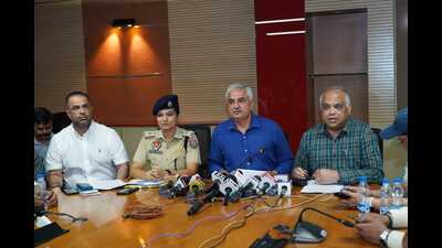 AGTF AIGs Gurmeet Chauhan (second from right), Sandeep Goel (right) and Ferozepur SSP Saumya Mishra during a press conference at the intelligence headquarters on Monday. (HT photo) AGTF AIGs Gurmeet Chauhan (second from right), Sandeep Goel (right) and Ferozepur SSP Saumya Mishra during a press conference at the intelligence headquarters on Monday. (HT photo)